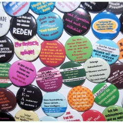 Humorvolle Sprüche - Bunt gemischte Tüte - 10 x Buttons 50 mm