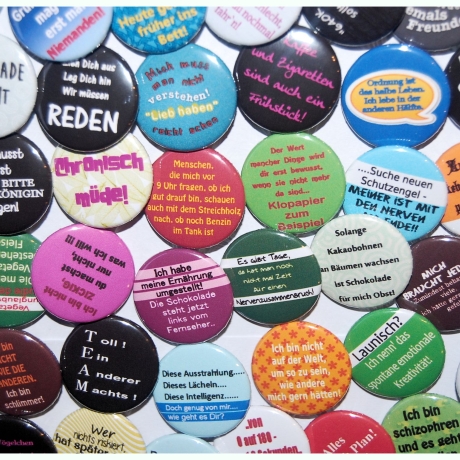Humorvolle Sprüche - Bunt gemischte Tüte - 10 x Buttons 50 mm