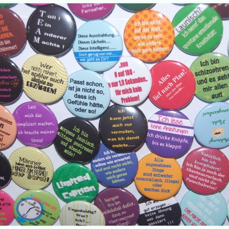 Humorvolle Sprüche - Bunt gemischte Tüte - 10 x Buttons 25mm