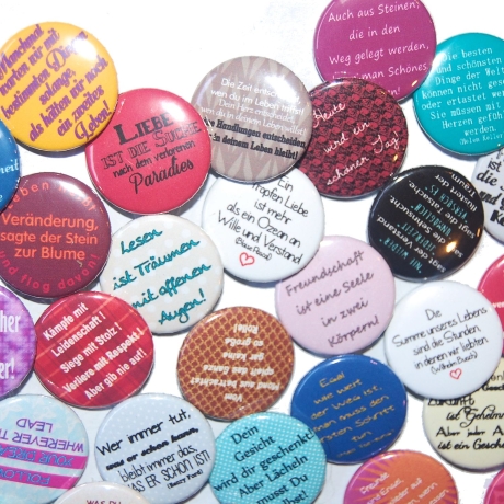 Weisheiten u. Zitate -Bunt gemischte Tüte -10 x Buttons 25mm