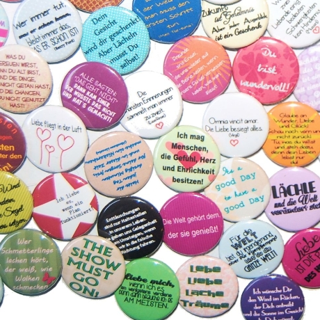 Weisheiten u. Zitate -Bunt gemischte Tüte -10 x Buttons 25mm