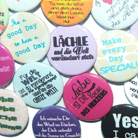 Weisheiten u. Zitate -Bunt gemischte Tüte -10 x Buttons 25mm