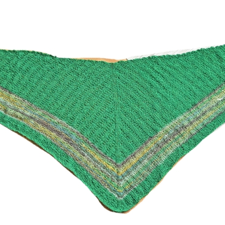 Grünes Dreiecktuch in flachen Rippen handgestrickt ca 45 x 170 cm