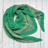 Grünes Dreiecktuch in flachen Rippen handgestrickt ca 45 x 170 cm