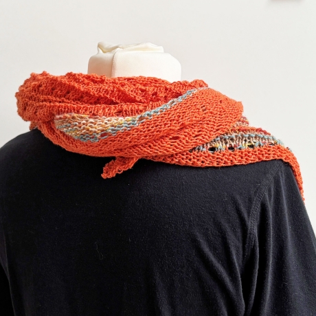 Dreiecktuch Orange in Lochmuster handgestrickt ca 45 x 200 cm