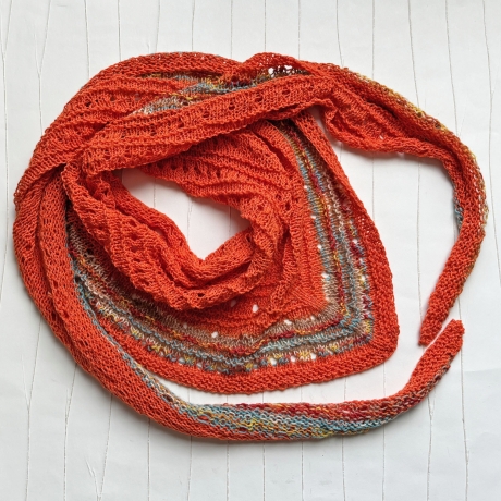 Dreiecktuch Orange in Lochmuster handgestrickt ca 45 x 200 cm