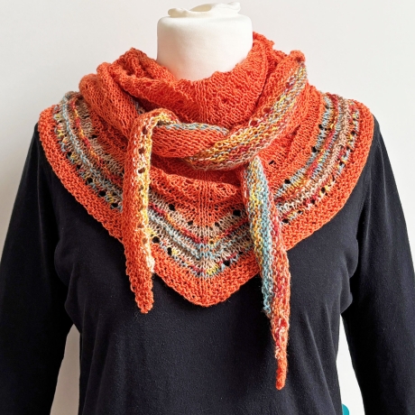 Dreiecktuch Orange in Lochmuster handgestrickt ca 45 x 200 cm