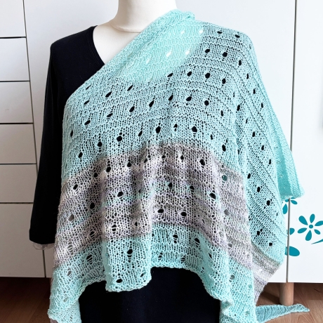 Dreiecktuch Mintgrün in Lochmuster handgestrickt ca 80 x 200 cm