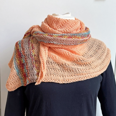 Asymmetrisches Dreiecktuch Apricot handgestrickt ca 85 x 200 cm