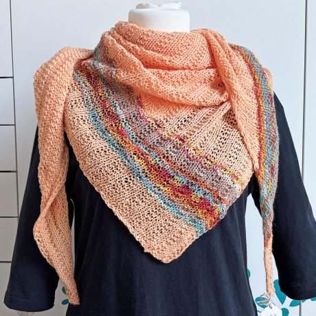 Asymmetrisches Dreiecktuch Apricot handgestrickt ca 85 x 200 cm
