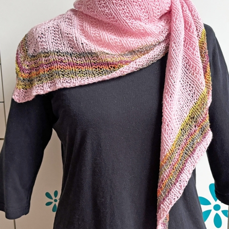 Rosa Dreiecktuch in flachen Rippen handgestrickt ca 80 x 200 cm