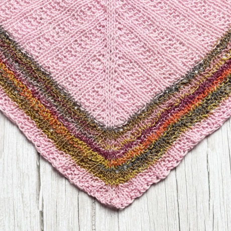 Rosa Dreiecktuch in flachen Rippen handgestrickt ca 80 x 200 cm
