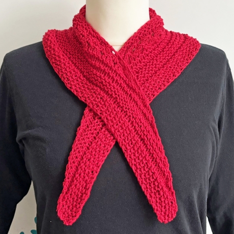 Minituch Kirschrot gestrickt mit Schurwolle (Merino) ca 22x100 cm