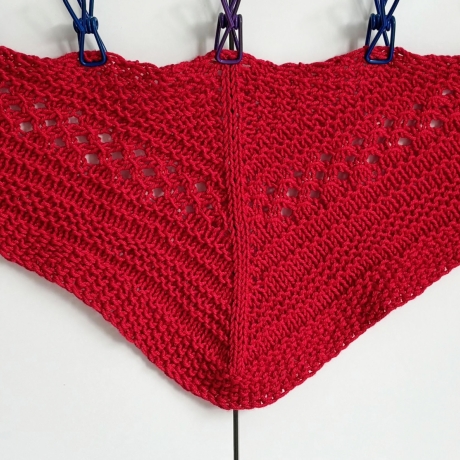 Minituch Kirschrot gestrickt mit Schurwolle (Merino) ca 22x100 cm