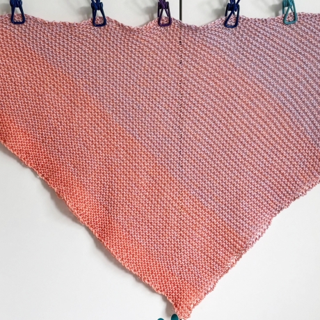 Kleines Stricktuch Flieder Apricot handgestrickt ca 40 x 115 cm