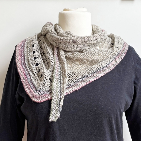 Dreiecktuch mit Seide Farbe Sand handgestrickt ca 37 x 190 cm