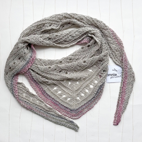 Dreiecktuch mit Seide Farbe Sand handgestrickt ca 37 x 190 cm