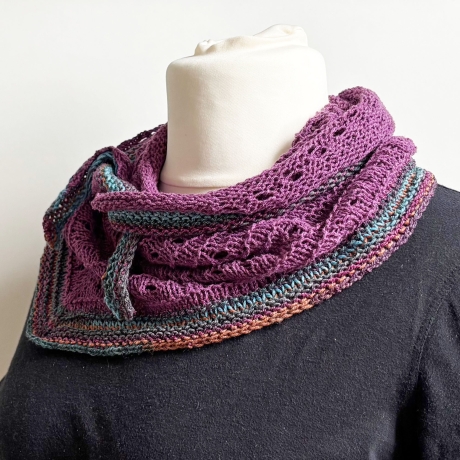 Dreiecktuch mit Seide Brombeere handgestrickt ca 35 x 170 cm