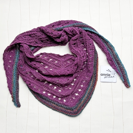 Dreiecktuch mit Seide Brombeere handgestrickt ca 35 x 170 cm