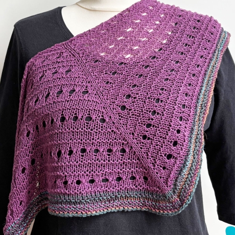 Dreiecktuch mit Seide Brombeere handgestrickt ca 35 x 170 cm