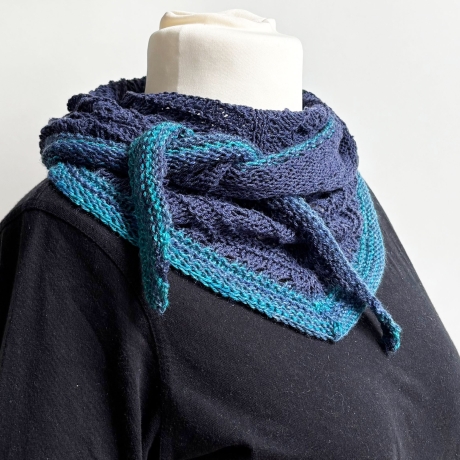 Dreiecktuch Nachtblau mit Seide handgestrickt ca 35 x 180 cm