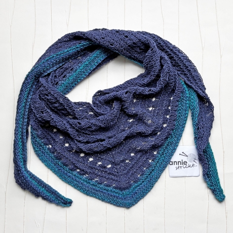 Dreiecktuch Nachtblau mit Seide handgestrickt ca 35 x 180 cm