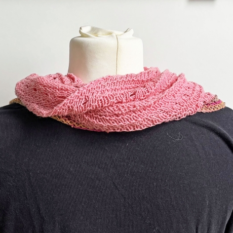 Dreieckstuch Flamingo Rosa mit Seide handgestrickt ca 35 x 170 cm