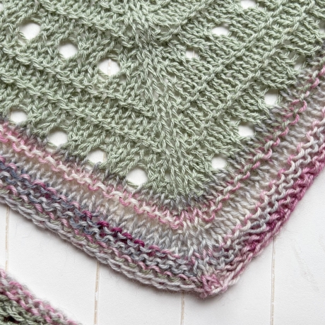 Dreiecktuch Moosgrün handgestrickt mit Seide ca 35 x 165 cm