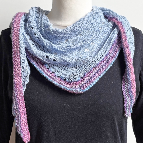 Dreieckstuch Hellblau mit Seide handgestrickt ca 35 x 170 cm