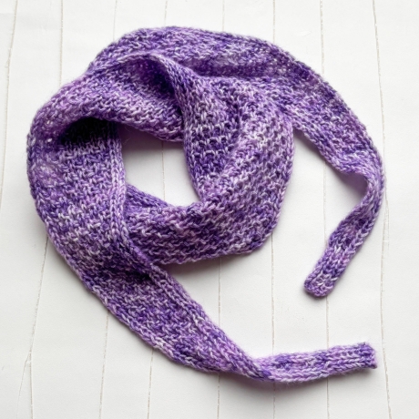 Handgestrickter Knotenschal Lila in Noppenmuster ca 12 x 115 cm
