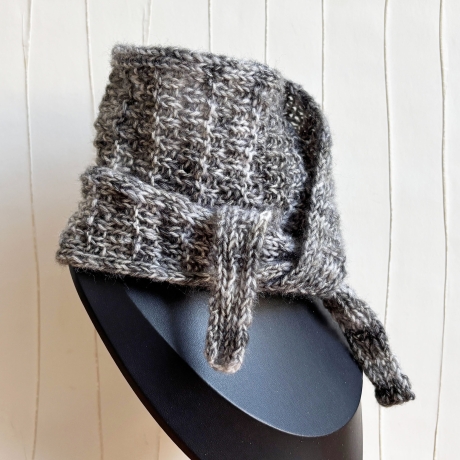 Handgestrickter Knotenschal Grau Strukturmuster ca 12 x 100 cm