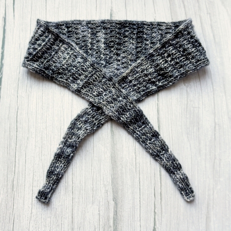 Handgestrickter Knotenschal Grau Strukturmuster ca 12 x 100 cm