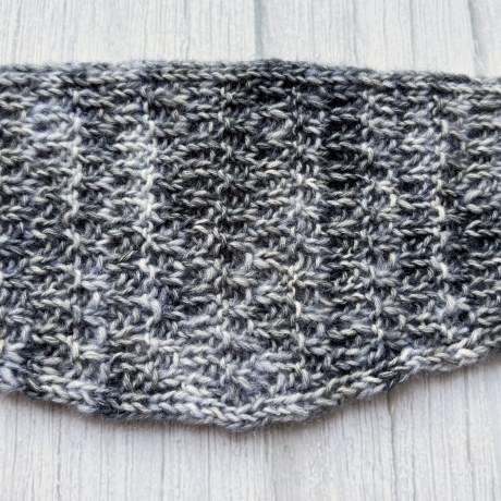 Handgestrickter Knotenschal Grau Strukturmuster ca 12 x 100 cm