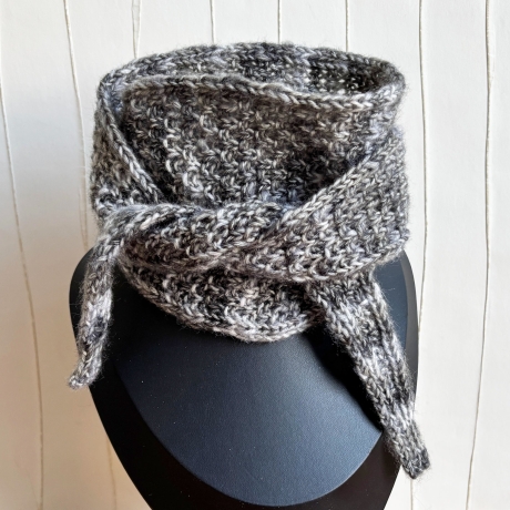 Handgestrickter Knotenschal Grau Noppenmuster ca 12 x 100 cm