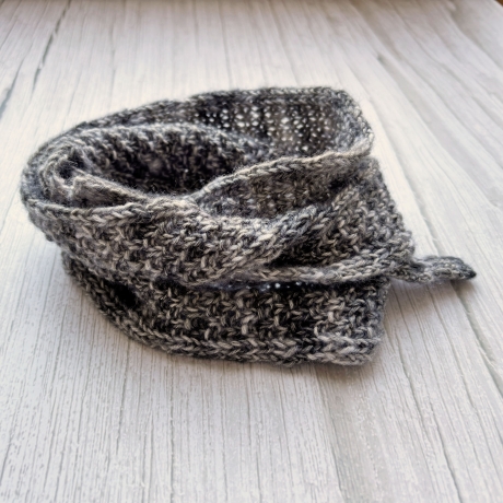 Handgestrickter Knotenschal Grau Noppenmuster ca 12 x 100 cm