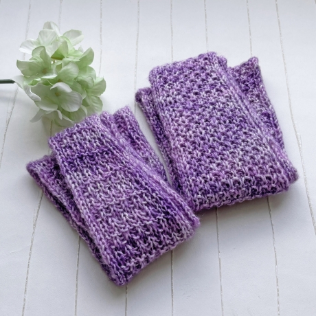 Handgestrickter Knotenschal Lila in Noppenmuster ca 12 x 115 cm