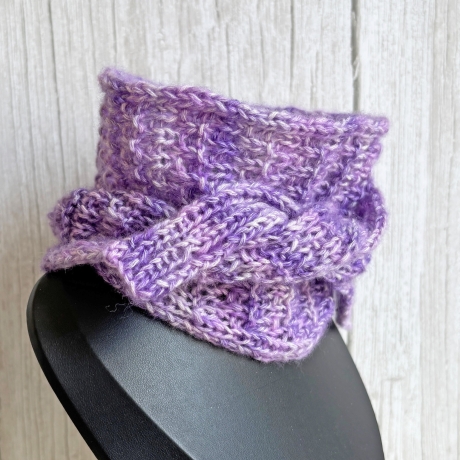 Handgestrickter Knotenschal Lila in Strukturmuster ca 11 x 100 cm