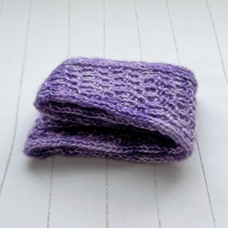 Handgestrickter Knotenschal Lila in Strukturmuster ca 11 x 100 cm
