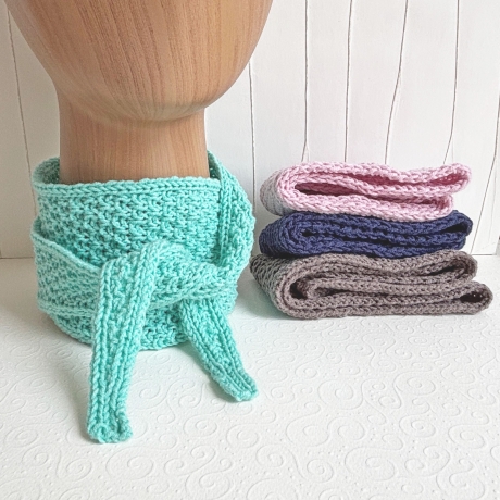 Mini Tuch Mint Knotenschal in Noppen gestrickt ca 12 x 105 cm