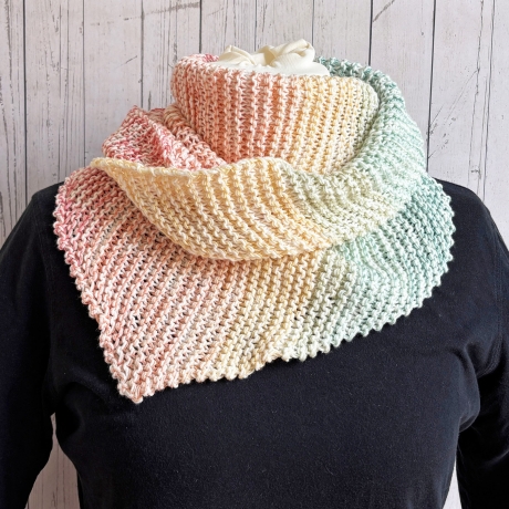 Dreieckstuch Regenbogen Verlauf handgestrickt ca 40 x 160 cm