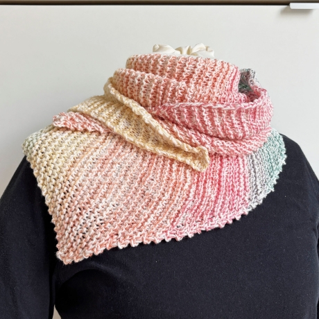 Dreieckstuch Regenbogen Verlauf handgestrickt ca 40 x 160 cm