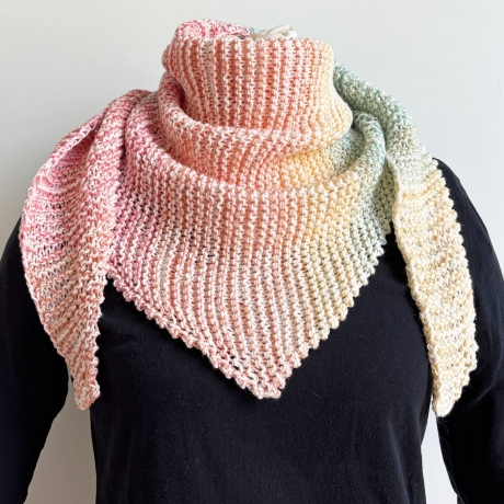 Dreieckstuch Regenbogen Verlauf handgestrickt ca 40 x 160 cm