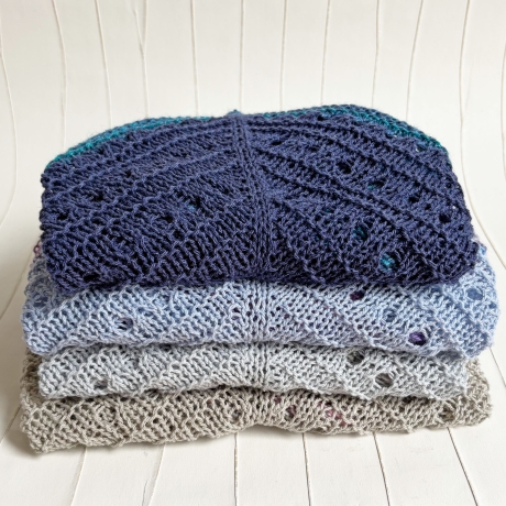 Dreieckstuch Hellblau mit Seide handgestrickt ca 35 x 170 cm