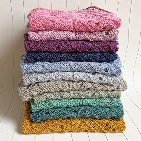 Dreiecktuch Moosgrün handgestrickt mit Seide ca 35 x 165 cm