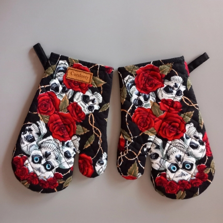 1 Paar Ofenhandschuhe mit Rosen und Totenkopf