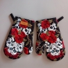 1 Paar Ofenhandschuhe mit Rosen und Totenkopf