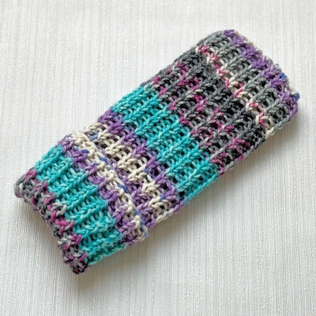 Handyhülle Türkis Grau Weiß geringelt in Rippen handgestrickt