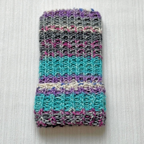 Handyhülle Türkis Grau Weiß geringelt in Rippen handgestrickt