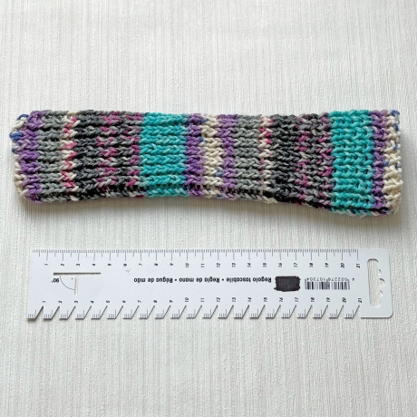 Handyhülle Türkis Grau Weiß geringelt in Rippen handgestrickt