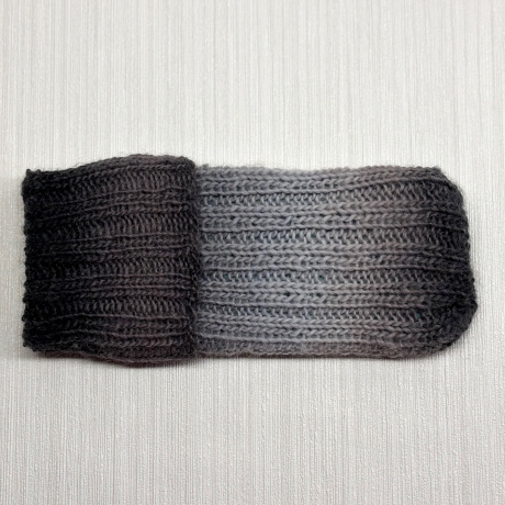 Handyhülle Grautöne Handarbeit Umfang dehnbar bis ca 23 cm